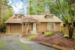 4815 Cordova Bay Rd  Saanich, BC V8Y 2J8