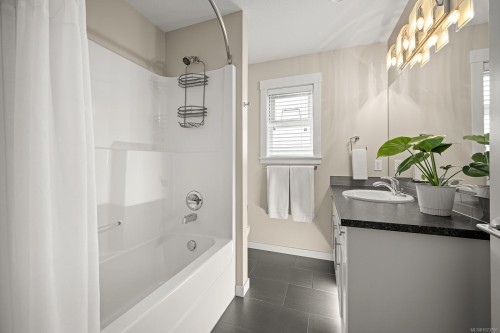 817 Tracker Pl, Comox, BC 