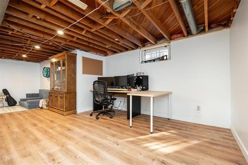 585 Edison Ave, Winnipeg, MB 