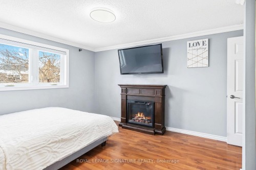 4281 Torino Crescent, Mississauga, ON - Indoor Photo Showing Bedroom