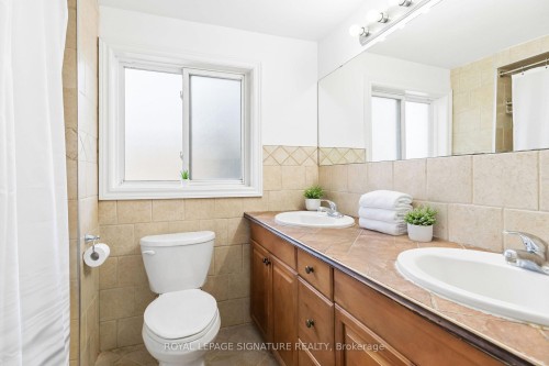4281 Torino Crescent, Mississauga, ON - Indoor Photo Showing Bathroom