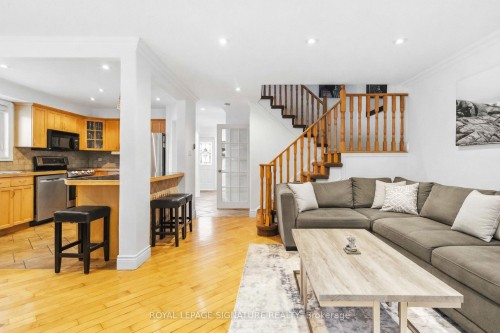4281 Torino Crescent, Mississauga, ON - Indoor Photo Showing Living Room