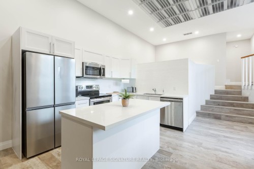 1969 Balsam Avenue, Mississauga, ON - Indoor Photo Showing Kitchen With Upgraded Kitchen