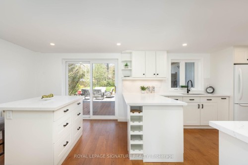 1969 Balsam Avenue, Mississauga, ON - Indoor Photo Showing Kitchen