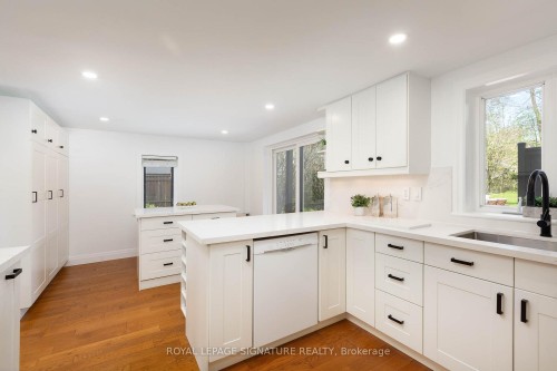 1969 Balsam Avenue, Mississauga, ON - Indoor Photo Showing Kitchen