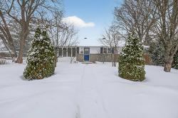 18 Rue Legault  Gatineau (Hull), QC J8Y 1J2