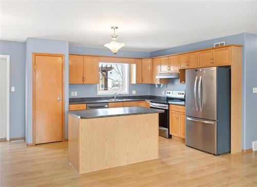 21 Pinehurst Lane, Mitchell, MB 