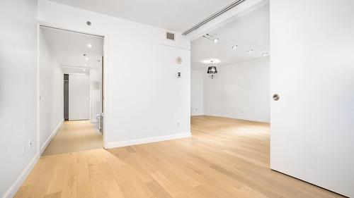 Chambre à coucher - 1111-350 Boul. De Maisonneuve O., Montréal (Ville-Marie), QC - Indoor Photo Showing Other Room