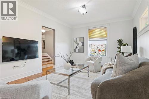 132 Queen Street W, Cambridge, ON - Indoor Photo Showing Living Room