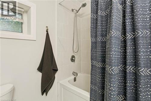 132 Queen Street W, Cambridge, ON - Indoor Photo Showing Bathroom