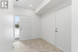 Foyer with garage access - 