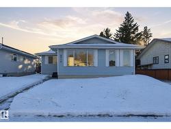 6319 15 AV NW  Edmonton, AB T6L 1S7