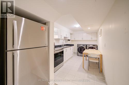 71 Titan Trail, Markham, ON - Indoor Photo Showing Kitchen