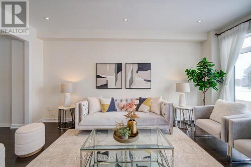 71 Titan Trail, Markham, ON - Indoor Photo Showing Living Room