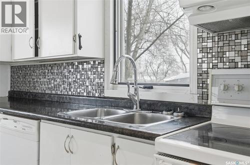 10 Connaught Place, Saskatoon, SK - Indoor Photo Showing Kitchen With Double Sink