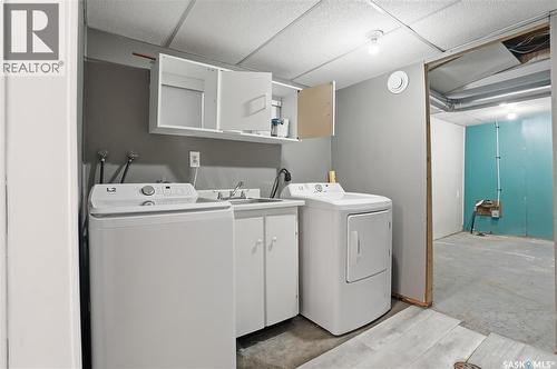10 Connaught Place, Saskatoon, SK - Indoor Photo Showing Laundry Room