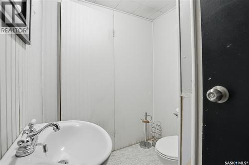 10 Connaught Place, Saskatoon, SK - Indoor Photo Showing Bathroom