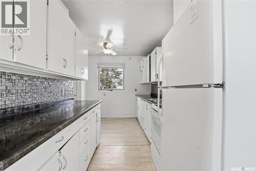 10 Connaught Place, Saskatoon, SK - Indoor Photo Showing Kitchen