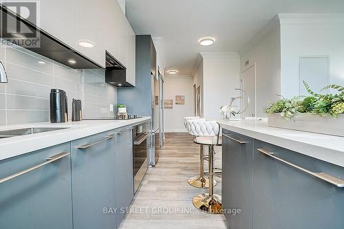 2208 - 18 Water Walk Drive, Markham, ON - Indoor Photo Showing Kitchen With Upgraded Kitchen