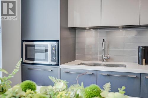 2208 - 18 Water Walk Drive, Markham, ON - Indoor Photo Showing Kitchen With Double Sink