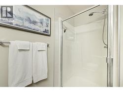 Shower in main bathroom - 