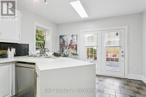 132 Queen Street W, Cambridge, ON - Indoor Photo Showing Kitchen