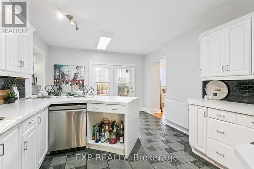 132 Queen Street W, Cambridge, ON - Indoor Photo Showing Kitchen