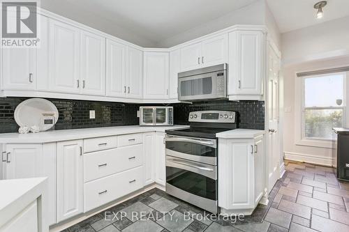 132 Queen Street W, Cambridge, ON - Indoor Photo Showing Kitchen