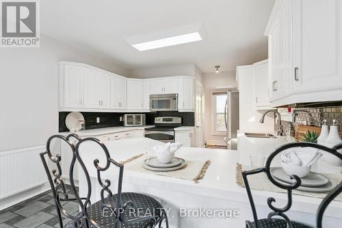132 Queen Street W, Cambridge, ON - Indoor Photo Showing Kitchen