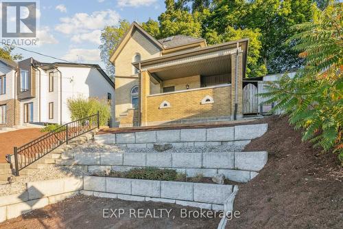 132 Queen Street W, Cambridge, ON - Outdoor