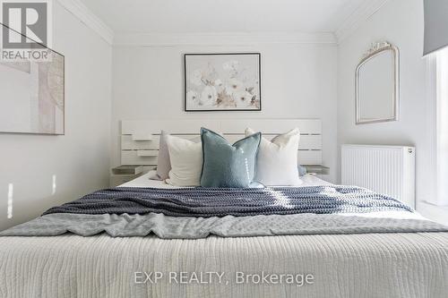 132 Queen Street W, Cambridge, ON - Indoor Photo Showing Bedroom