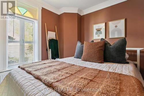 132 Queen Street W, Cambridge, ON - Indoor Photo Showing Bedroom