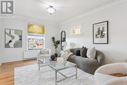 132 Queen Street W, Cambridge, ON - Indoor Photo Showing Living Room