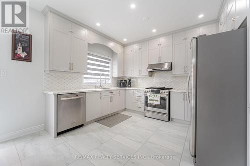 4 Runnymede Crescent, Brampton, ON - Indoor Photo Showing Kitchen With Stainless Steel Kitchen With Upgraded Kitchen