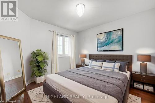 4781 Crystal Rose Drive, Mississauga, ON - Indoor Photo Showing Bedroom