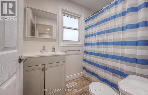 main floor full bath - 30 Young Street W, Waterloo, ON - Indoor Photo Showing Bathroom