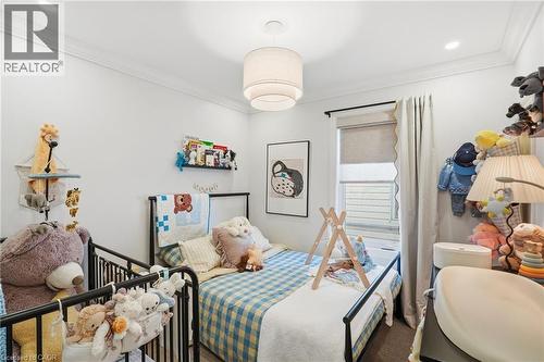 110 Kensington Avenue S, Hamilton, ON - Indoor Photo Showing Bedroom