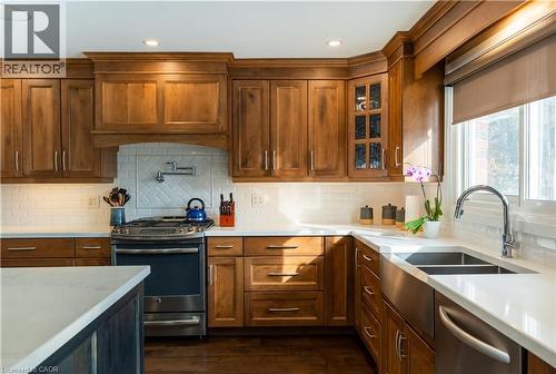 569 Rosseau Road, Hamilton, ON - Indoor Photo Showing Kitchen With Double Sink