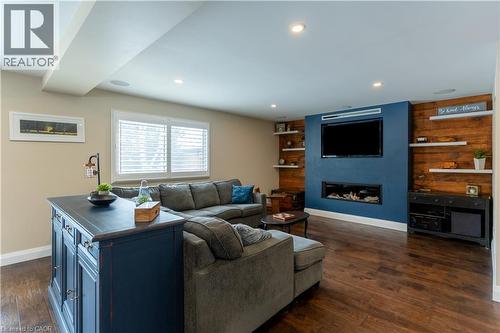 569 Rosseau Road, Hamilton, ON - Indoor Photo Showing Living Room With Fireplace