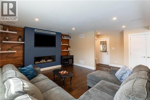 569 Rosseau Road, Hamilton, ON - Indoor Photo Showing Living Room With Fireplace