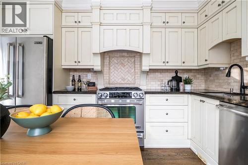 63 Dalewood Crescent, Hamilton, ON - Indoor Photo Showing Kitchen With Stainless Steel Kitchen With Upgraded Kitchen