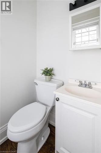 63 Dalewood Crescent, Hamilton, ON - Indoor Photo Showing Bathroom