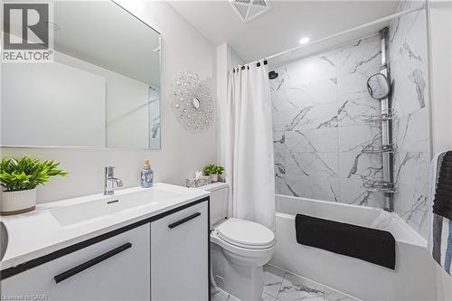 385 Winston Road Unit# 1710, Grimsby, ON - Indoor Photo Showing Bathroom