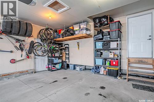 1059 Kolynchuk Crescent, Saskatoon, SK - Indoor Photo Showing Garage