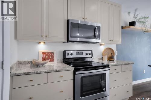 1059 Kolynchuk Crescent, Saskatoon, SK - Indoor Photo Showing Kitchen With Upgraded Kitchen