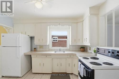 363 Limeridge Road E, Hamilton, ON - Indoor Photo Showing Kitchen
