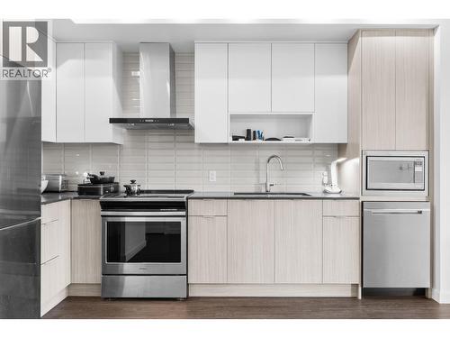 1800 Richter Street Unit# Ph3, Kelowna, BC - Indoor Photo Showing Kitchen With Stainless Steel Kitchen With Upgraded Kitchen