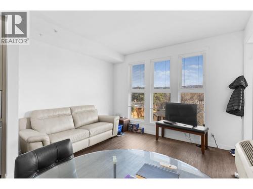 1800 Richter Street Unit# Ph3, Kelowna, BC - Indoor Photo Showing Living Room