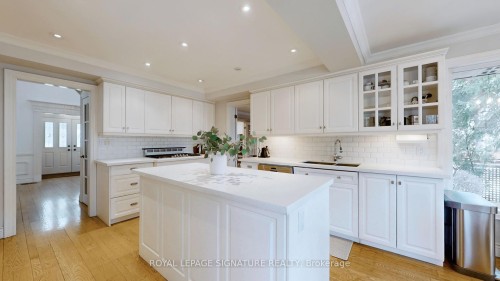 4086 Summit Court, Mississauga, ON - Indoor Photo Showing Kitchen With Upgraded Kitchen