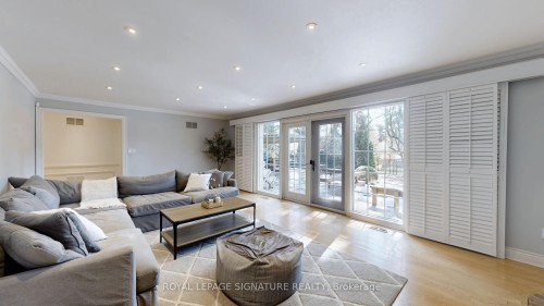 4086 Summit Court, Mississauga, ON - Indoor Photo Showing Living Room